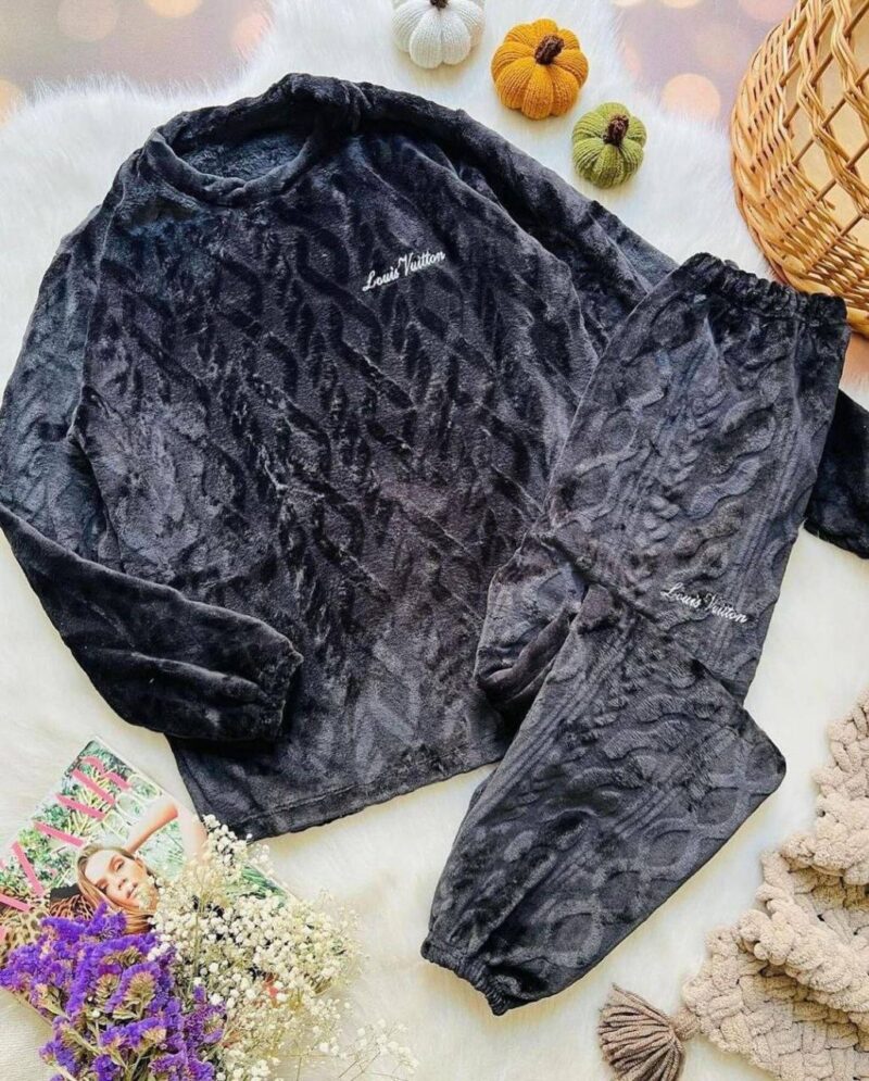 ست مخمل بلوز و شلوار مارپیچ (پک6 عددی)